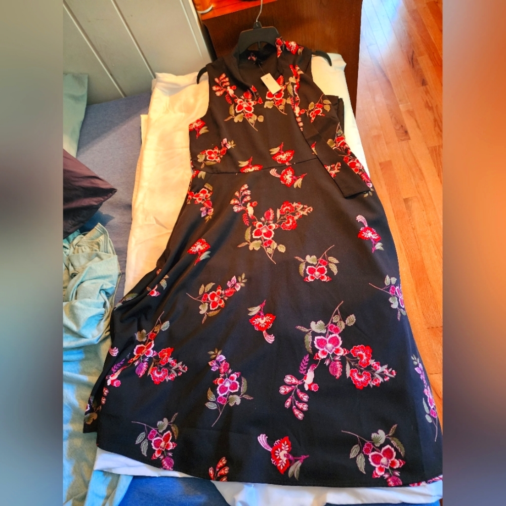 Ann Taylor mid length floral dress